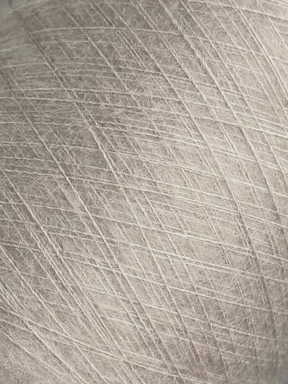 Manifattura Sesia Art. Vivienne 850 m / 100 g – Filato in kid mohair e seta mulberry col. Grigio perla 0664